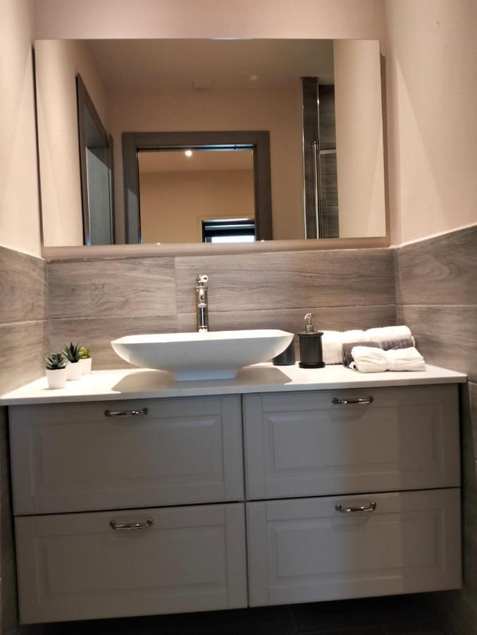 Crisa Apartment Parma Bagian luar foto