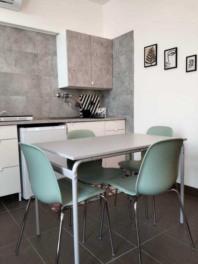 Crisa Apartment Parma Bagian luar foto