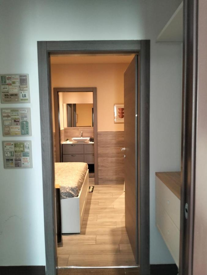 Crisa Apartment Parma Bagian luar foto